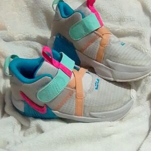 PreOwned Nike Lebron Witness VII Basketball Shoes